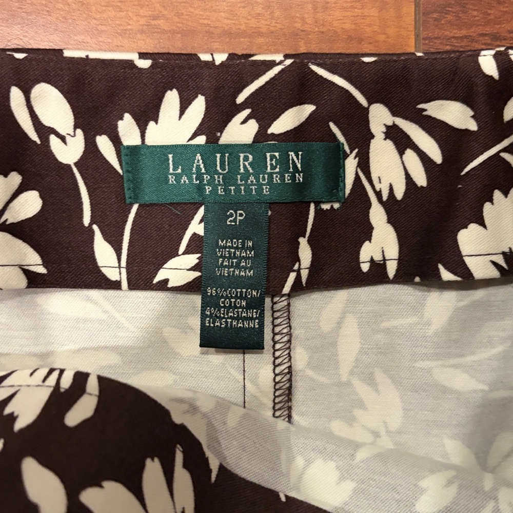 Lauren Ralph Lauren Brown & White Floral Pencil Skirt Size 2P NWT - Picture 3 of 9